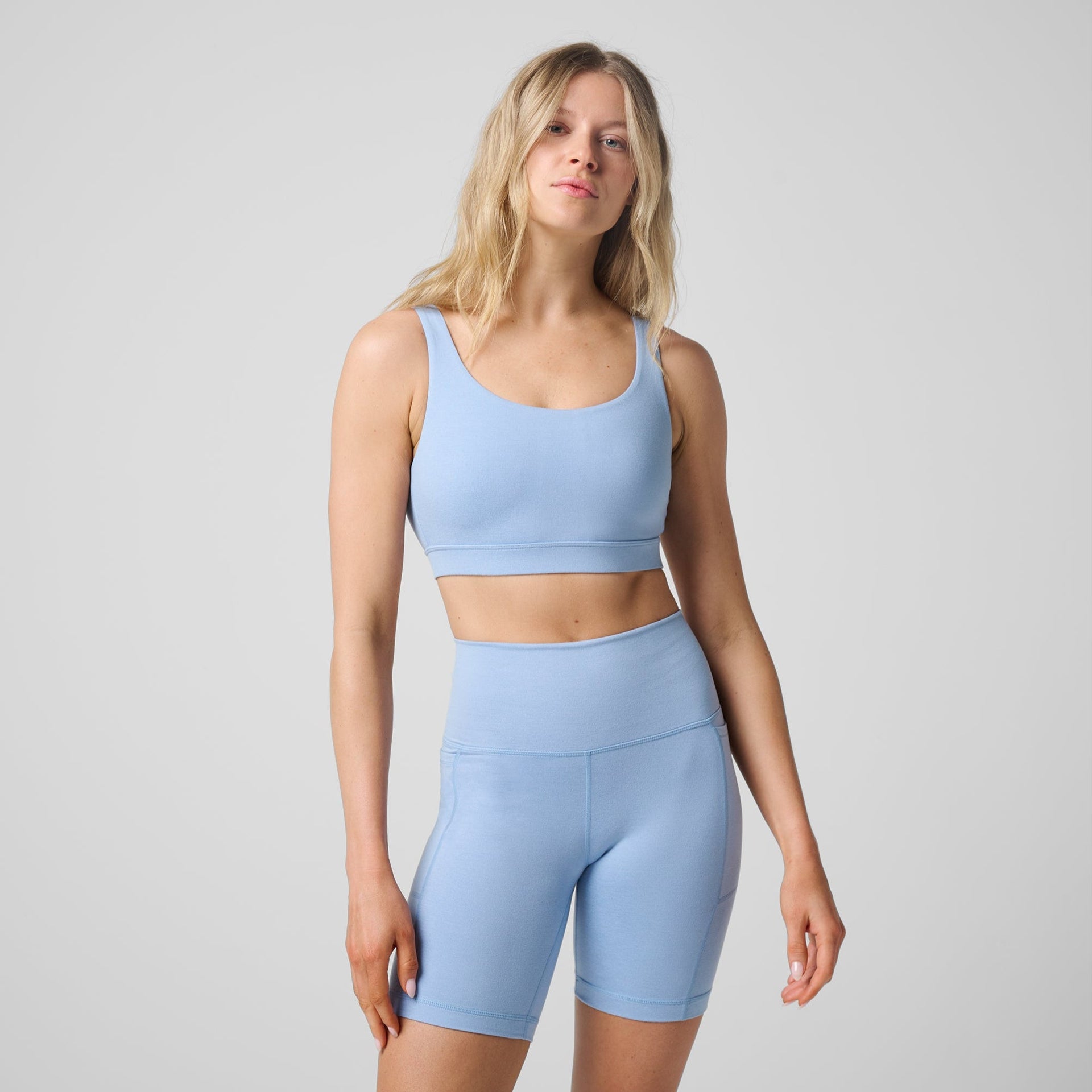 SQUARE NECK ESSENTIAL BRA