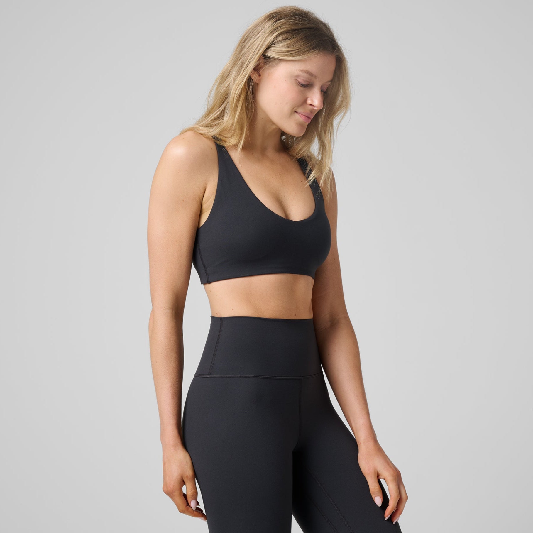 Motion V Neck Bra