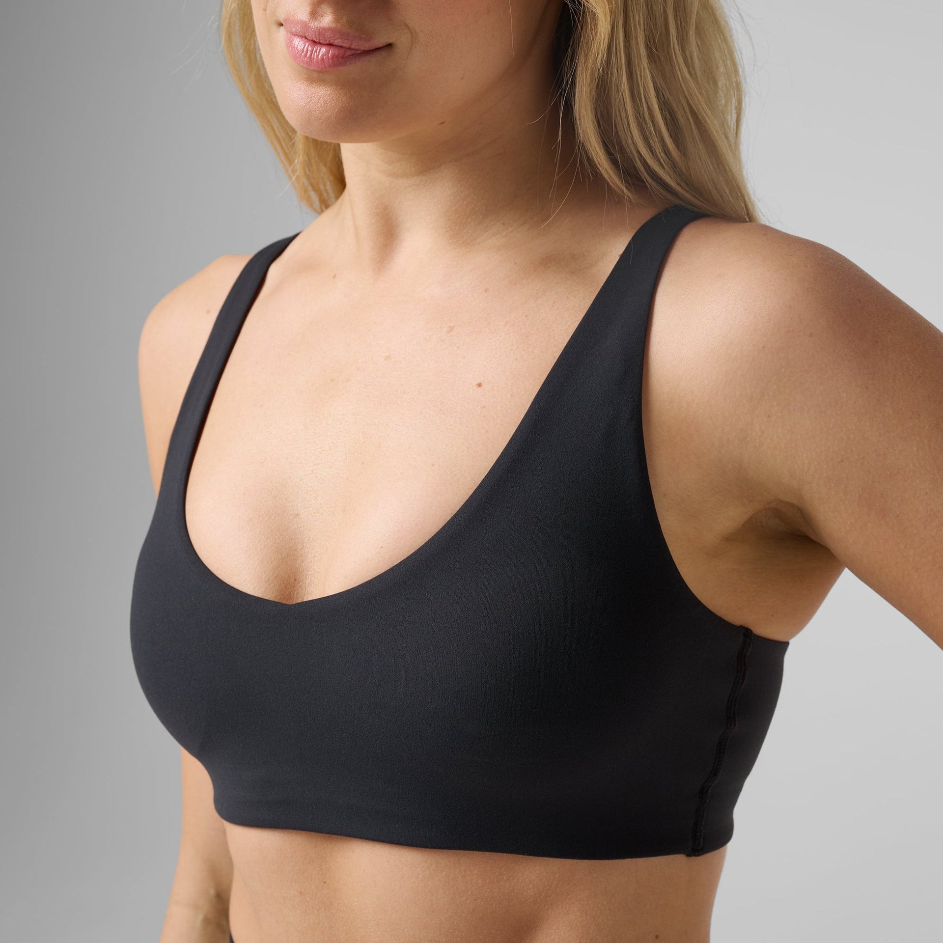 Motion V Neck Bra